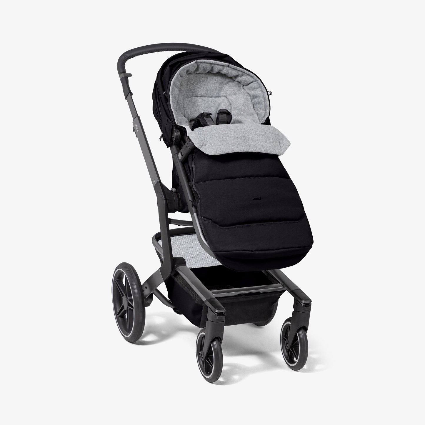 Joolz Aer Footmuff on stroller with baby – Cozy, insulated footmuff for warmth and comfort – Thursday's Child Rental