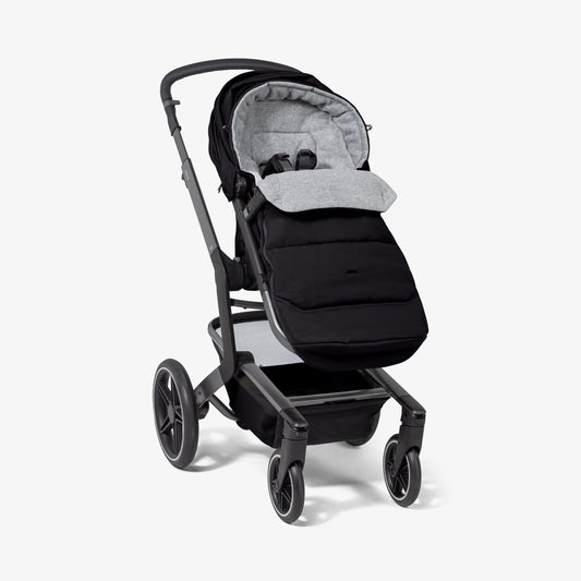 Joolz Aer Footmuff on stroller with baby – Cozy, insulated footmuff for warmth and comfort – Thursday's Child Rental