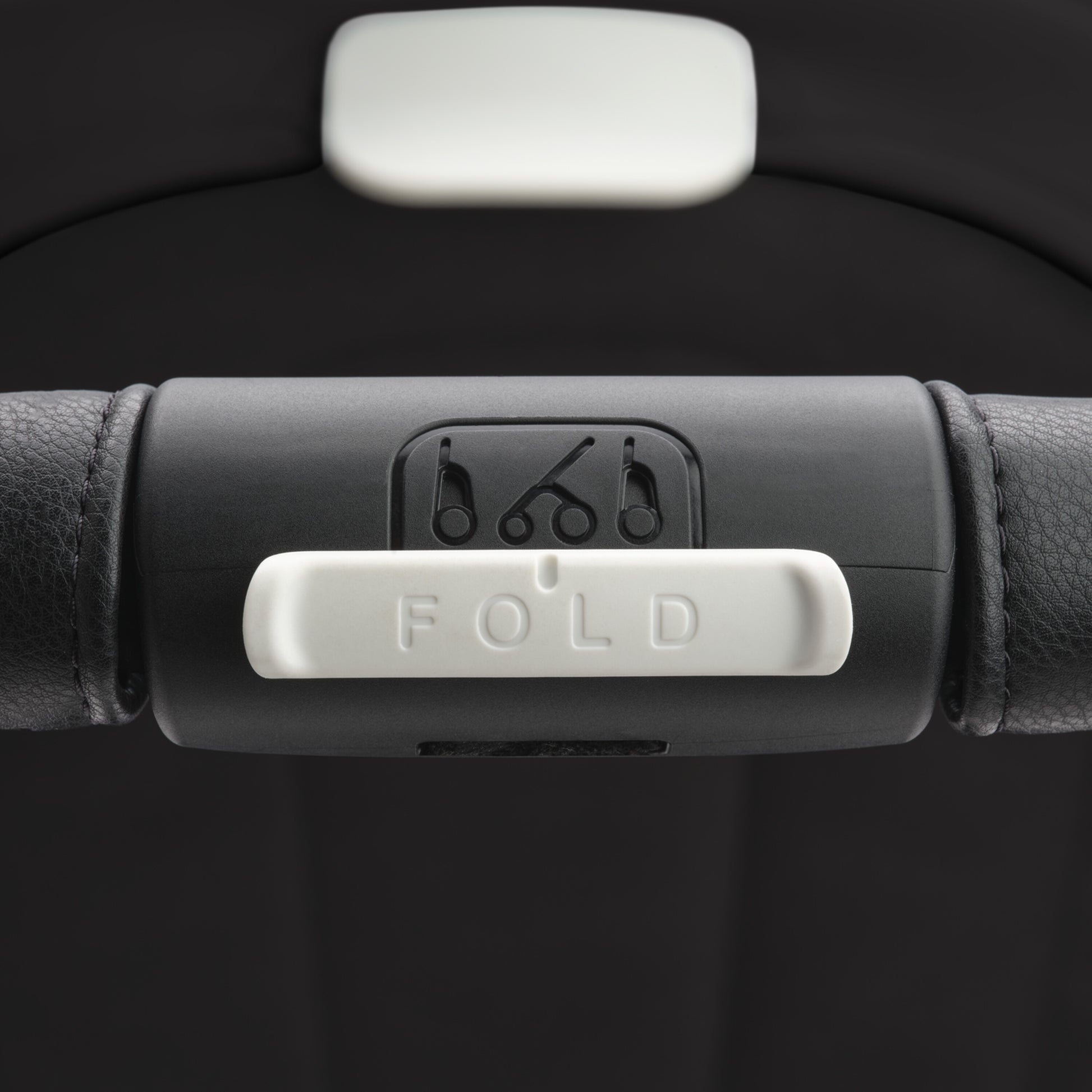 Foldable black Bugaboo Dragonfly stroller – compact design for city life