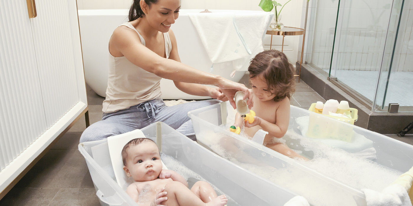 Stokke Flexi Bath with baby model – Comfortable, secure bathing solution for infants, available through Thursday’s Child Rental.