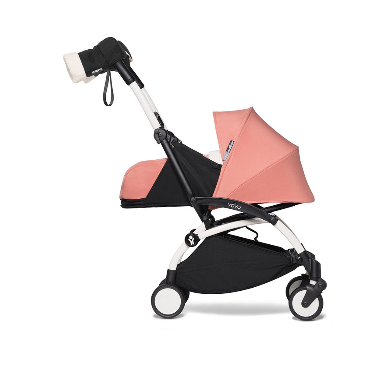 Stokke YOYO Mittens for YOYO and YOYO² strollers, warm and water-resistant hand warmers that attach to stroller handlebar – ideal for winter strolls, available for rental