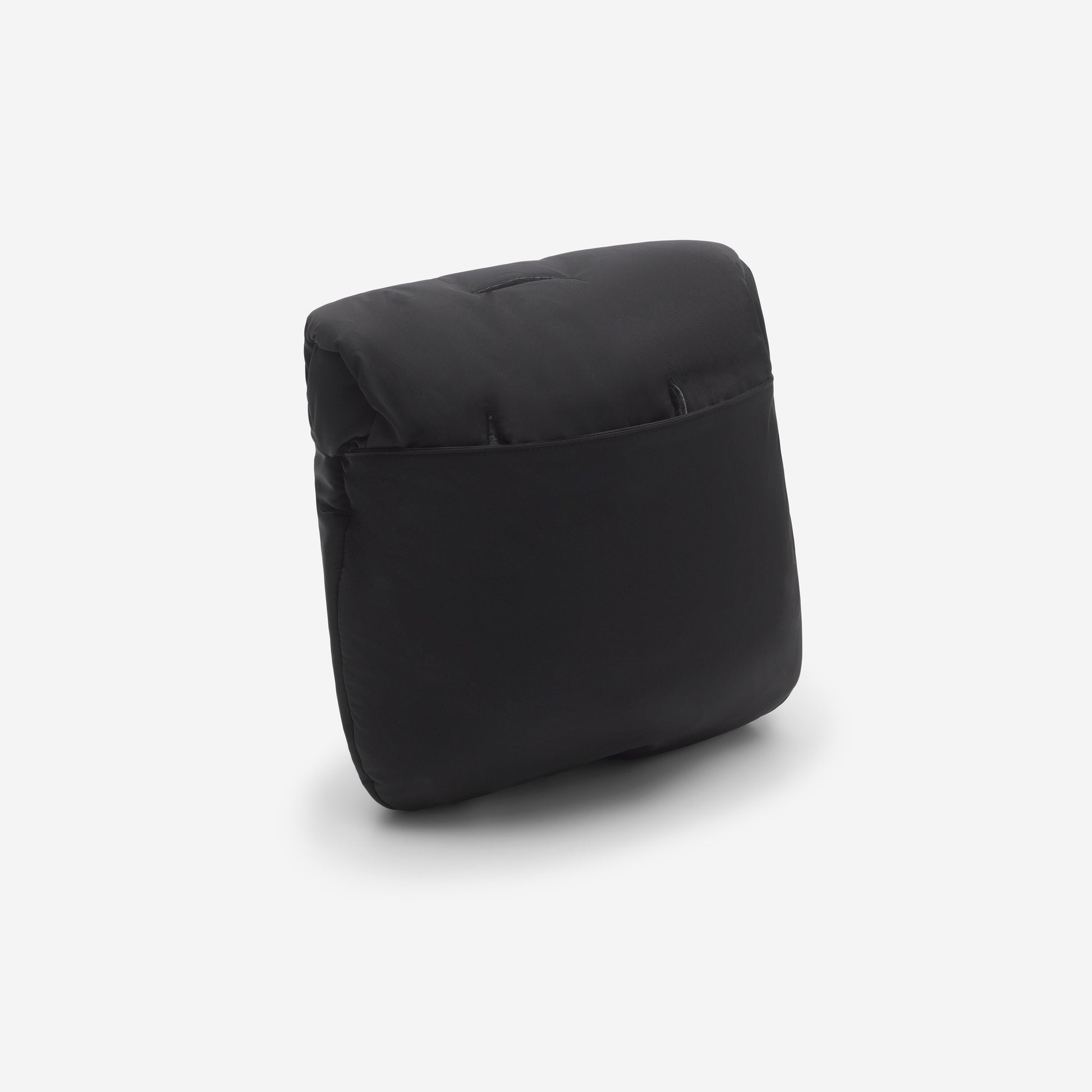 Bugaboo stroller footmuff with fleece lining – available for rent at Thursday’s Child